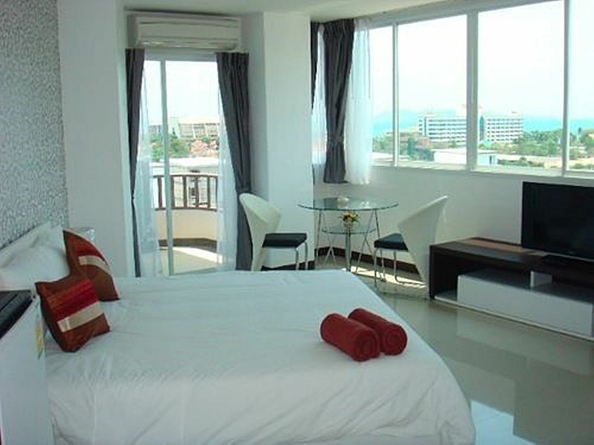 Grand Residence Jomtien Extérieur photo