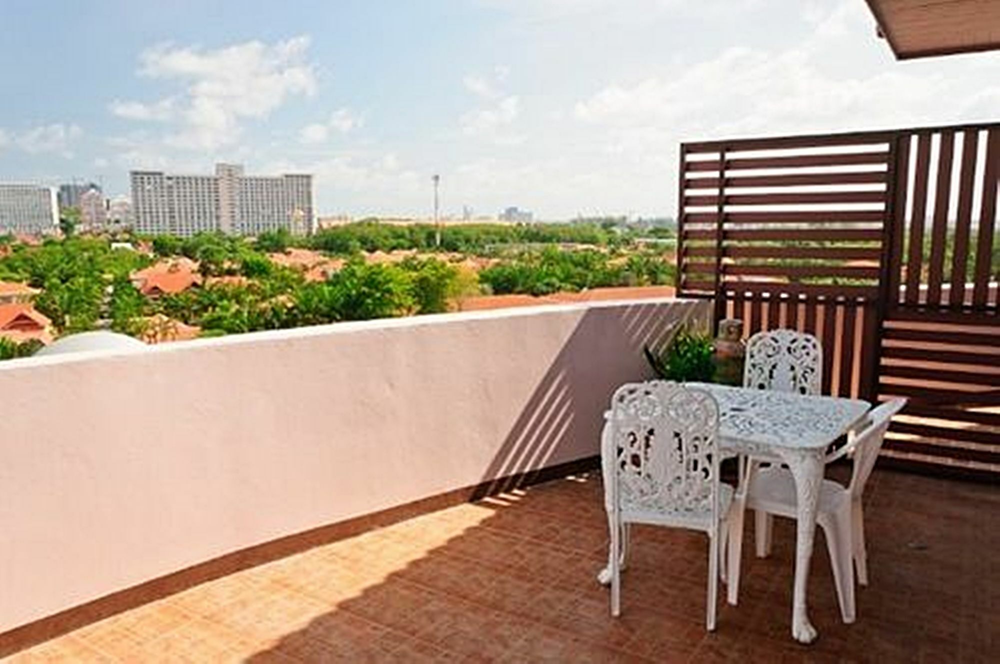 Grand Residence Jomtien Extérieur photo